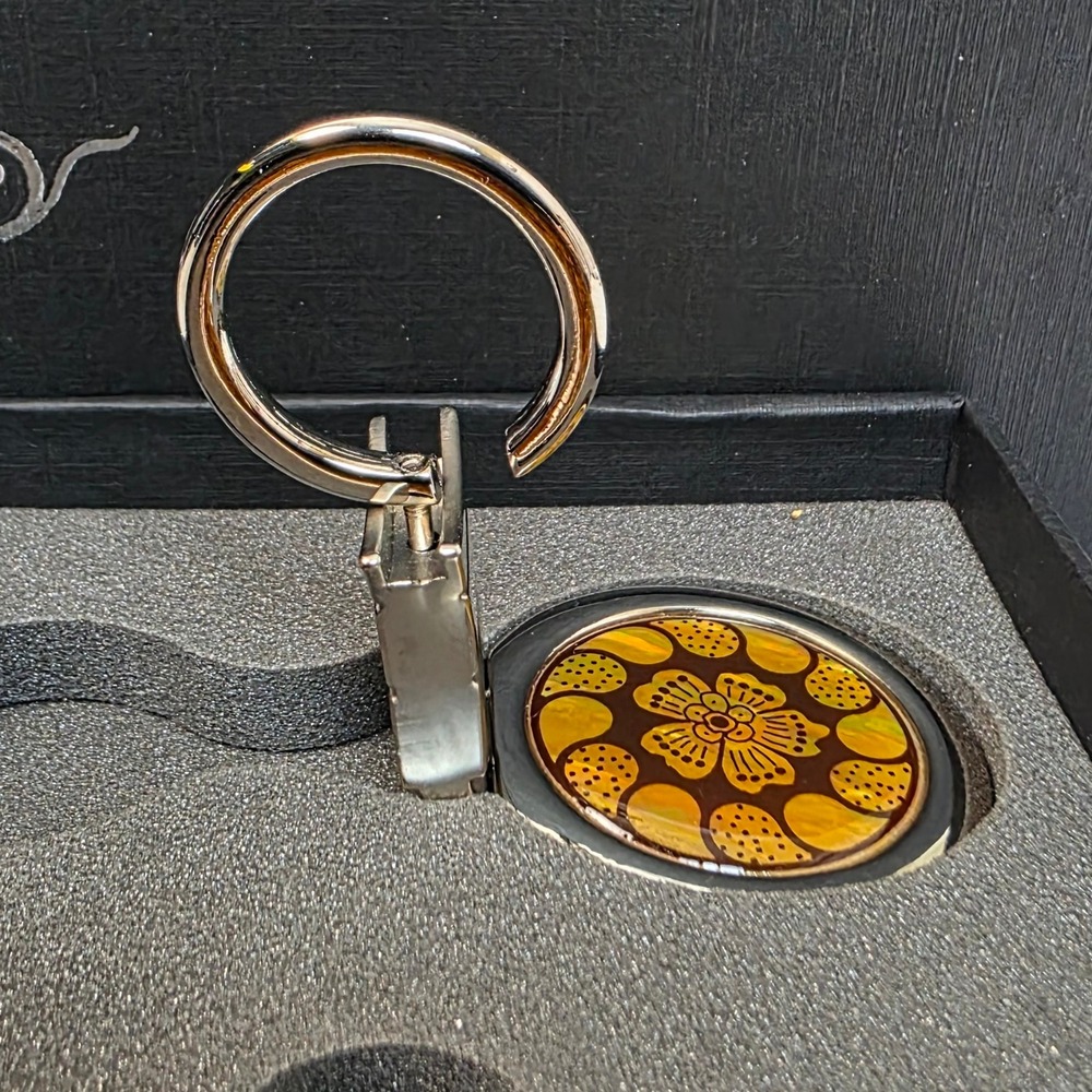 Korean Mother of Pearl Compact Mirror and Folding Purse Hanger Gift Set Silver - Picture 4 of 13